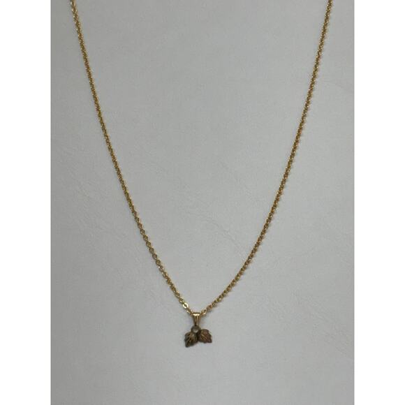 Black Hills Gold 10K Bi Color Gold Grape Leaf Pendant Necklace 17" #65098 - Picture 1 of 6